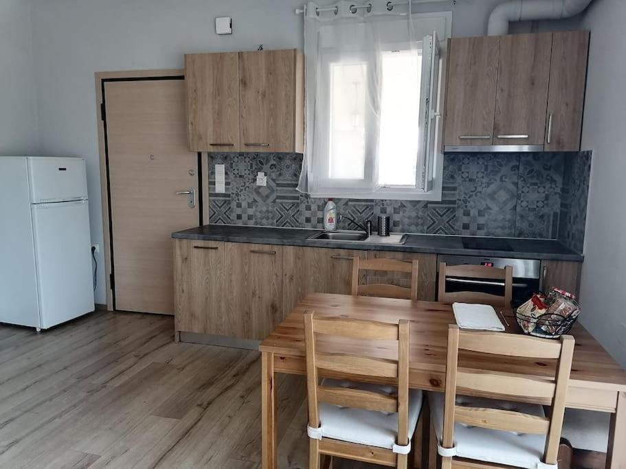 Διαμέρισμα Με Δύο Δωμάτια, Δύο Μπάνια Katsikas Eksteriør billede